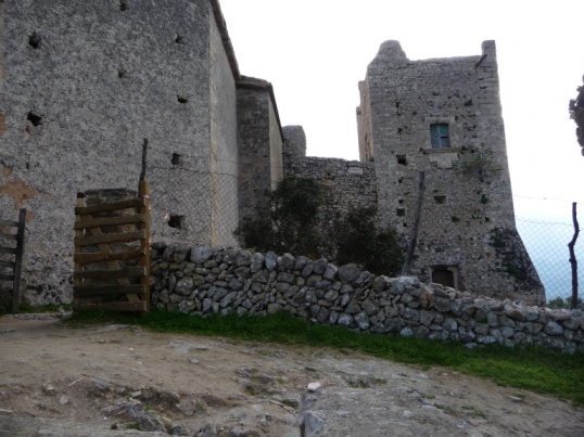 monastry_puig_maria_fortifications